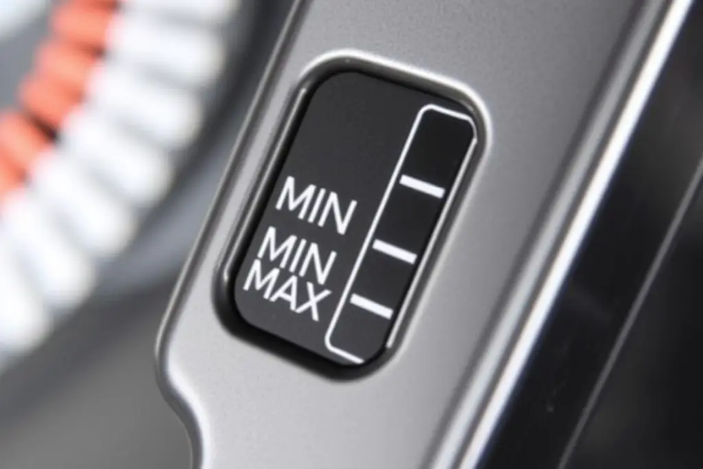 Dipstick showing proper oil level for 2008 Chevy Colorado