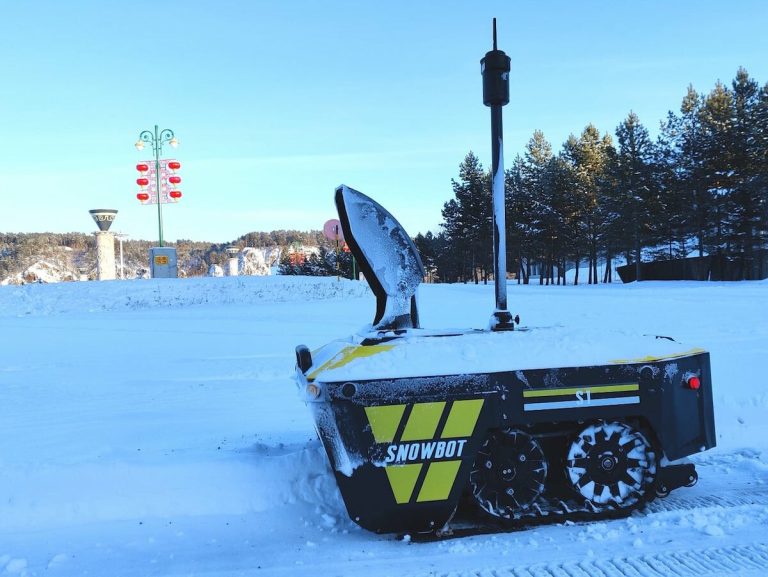 Snowbot S1 smart snow blower robot 03 1200x902
